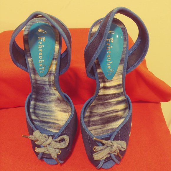 Summer Metallic Pedicure Inspiration: Explore Stunning Shades Rock your pedicure w/ these cutest Aqua+blue peep toe platforms-NEVER WORN!